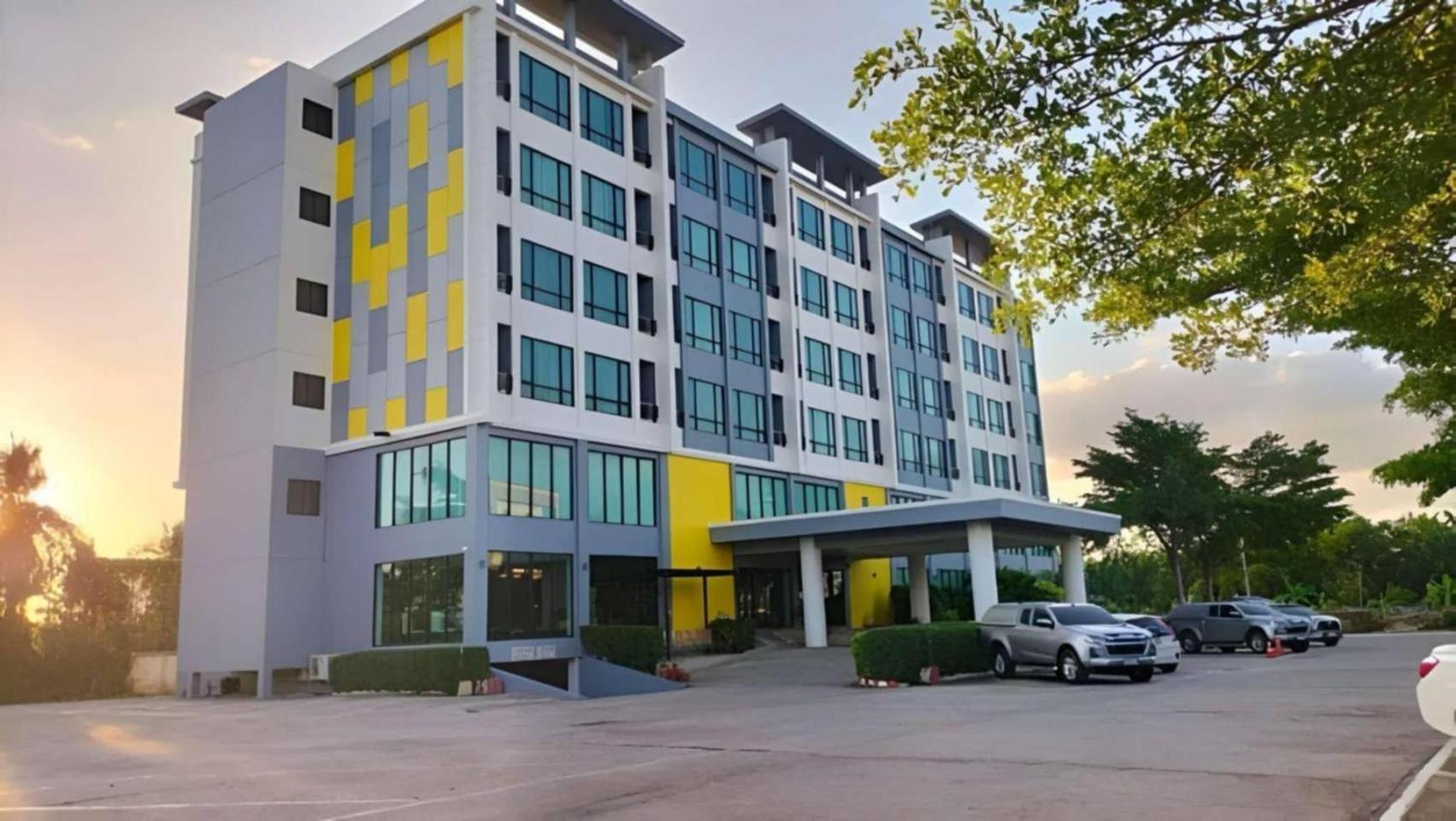 S Tara Grand Hotell Surat Thani Eksteriør bilde