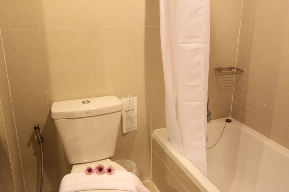 S Tara Grand Hotell Surat Thani Eksteriør bilde