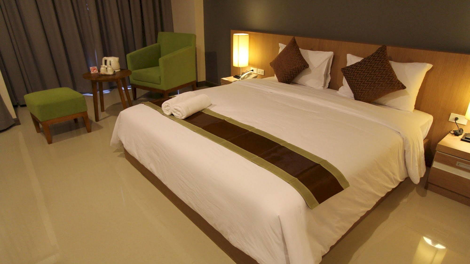 S Tara Grand Hotell Surat Thani Eksteriør bilde